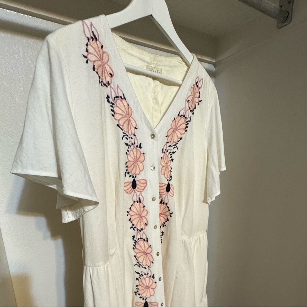 Cruise away in this Warm white/cream embroided flowy midi with pockets.  XL